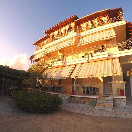 Rexhos Studios Himare Bagian luar foto