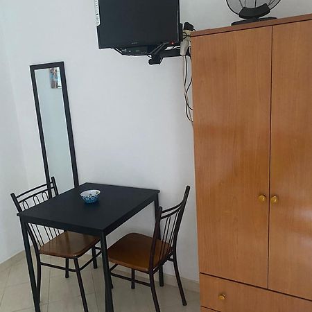 Rexhos Studios Himare Bagian luar foto