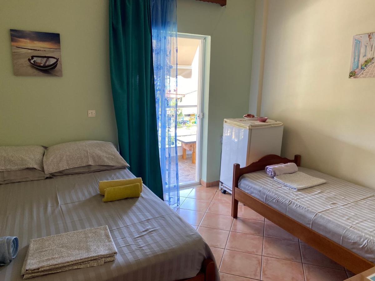 Rexhos Studios Himare Bagian luar foto