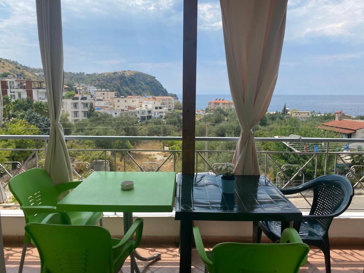 Rexhos Studios Himare Bagian luar foto