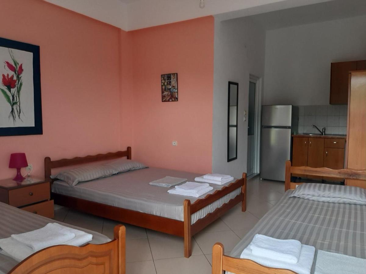Rexhos Studios Himare Bagian luar foto