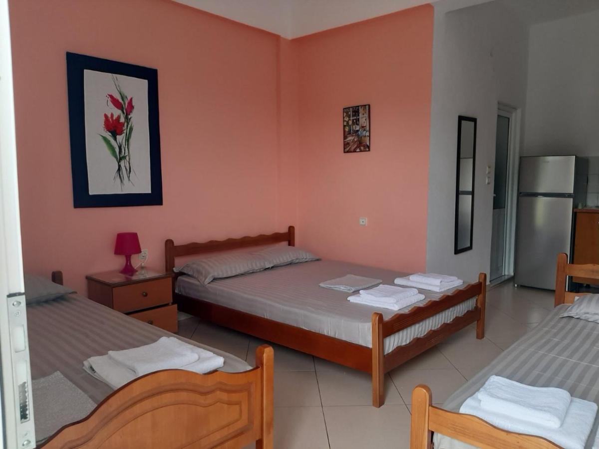 Rexhos Studios Himare Bagian luar foto