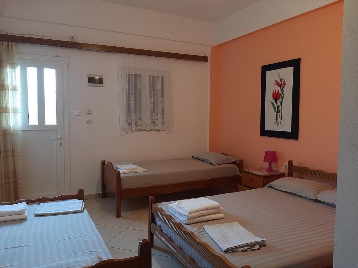 Rexhos Studios Himare Bagian luar foto