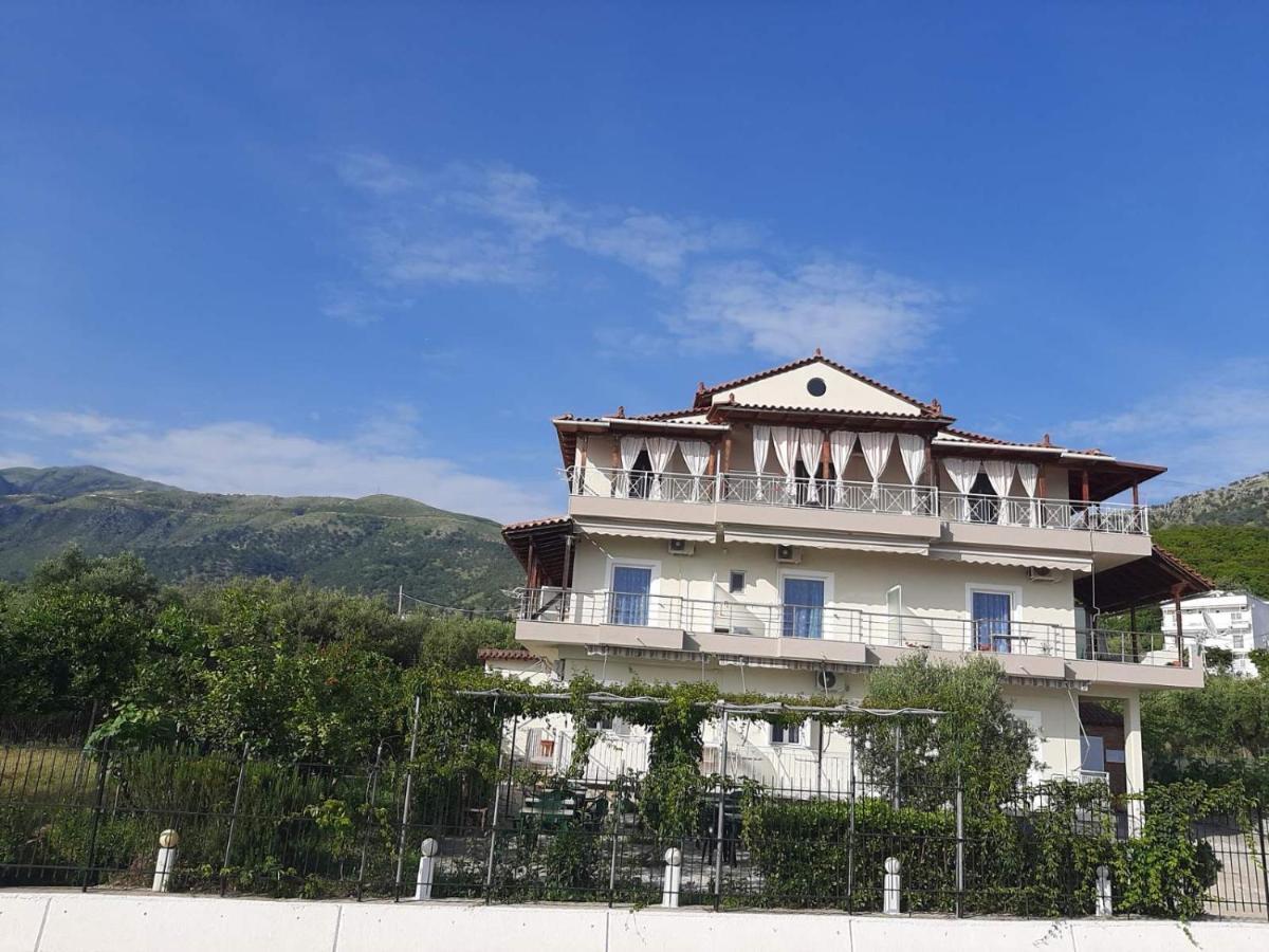 Rexhos Studios Himare Bagian luar foto