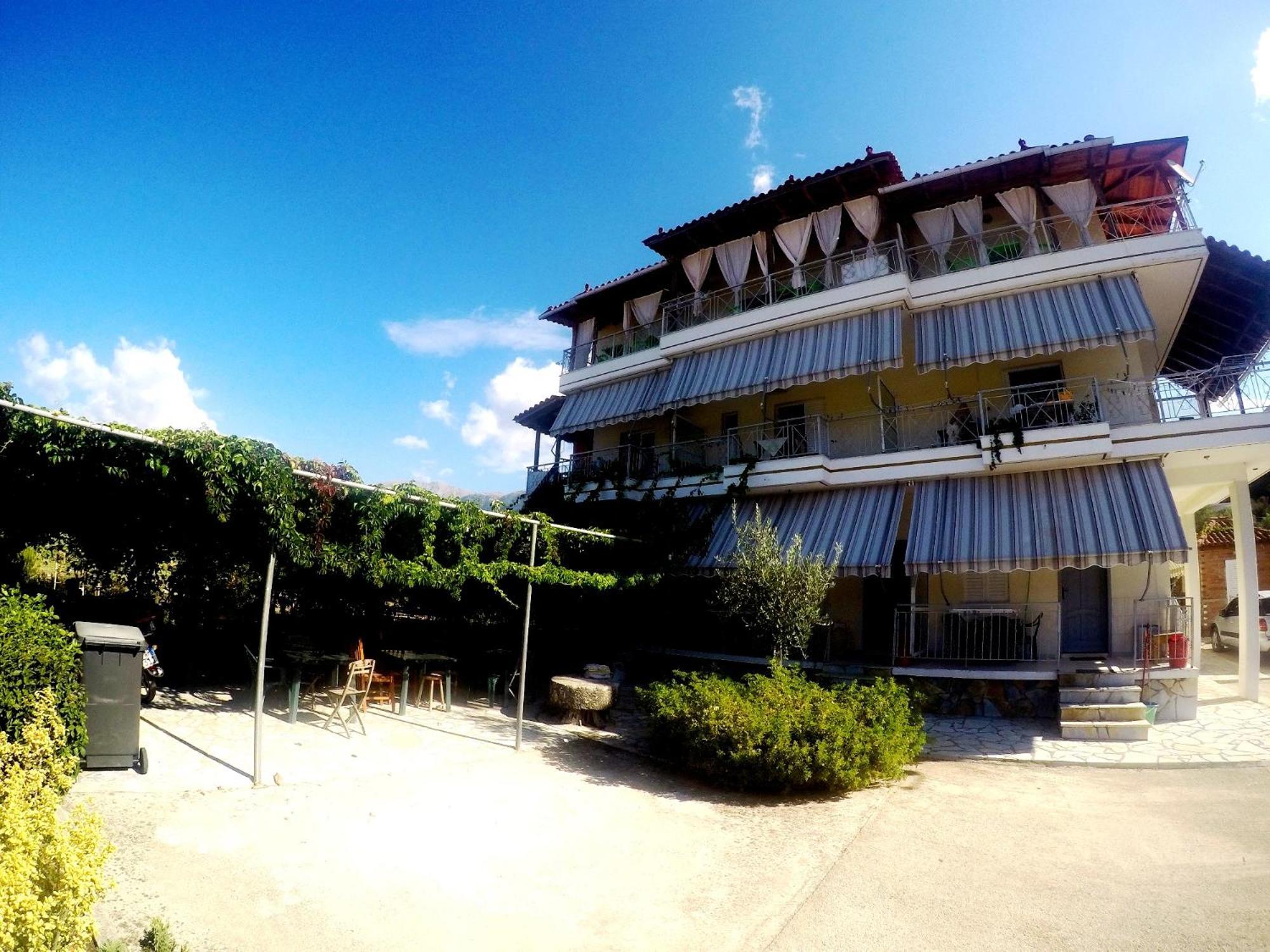 Rexhos Studios Himare Bagian luar foto