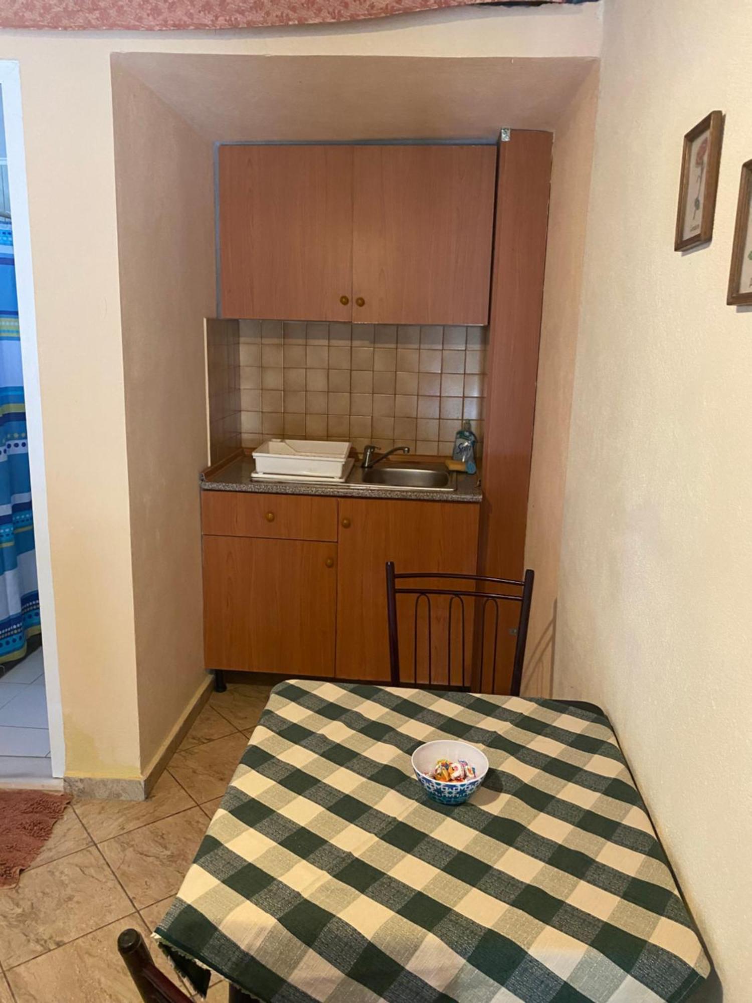 Rexhos Studios Himare Bagian luar foto