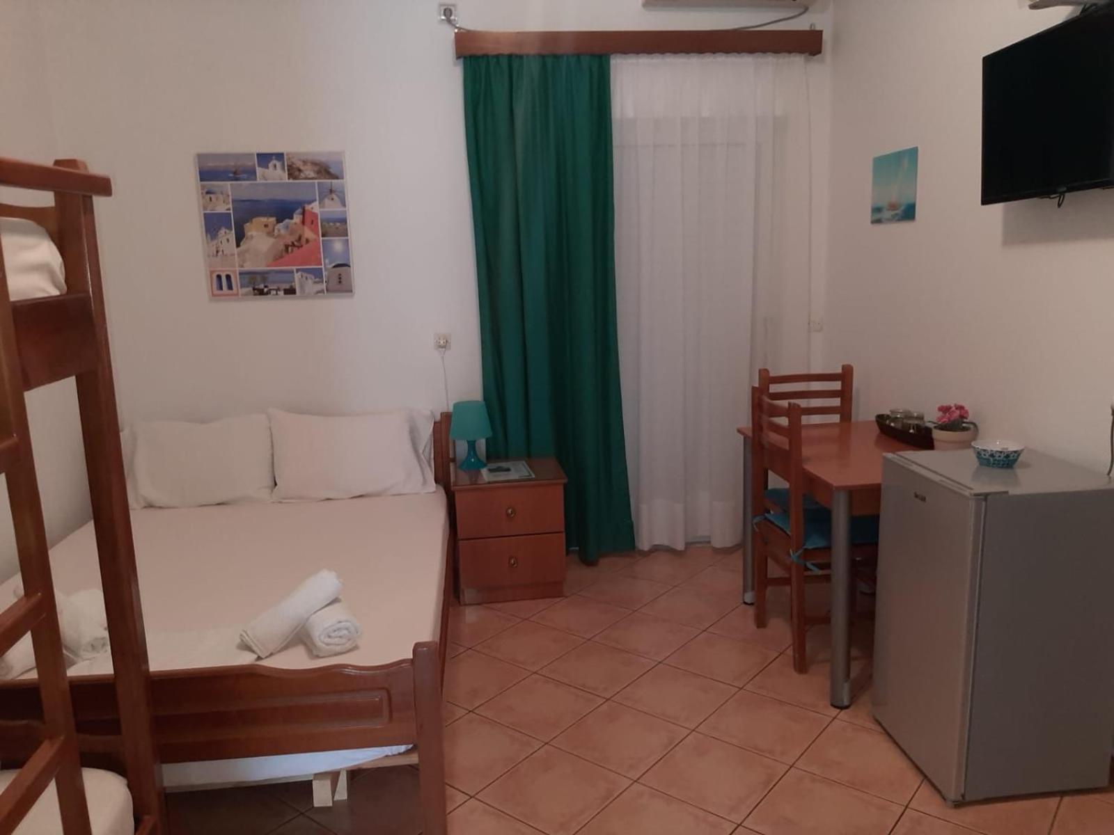 Rexhos Studios Himare Bagian luar foto