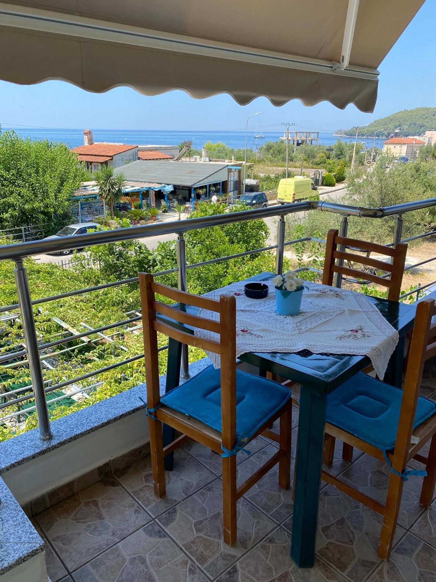 Rexhos Studios Himare Bagian luar foto
