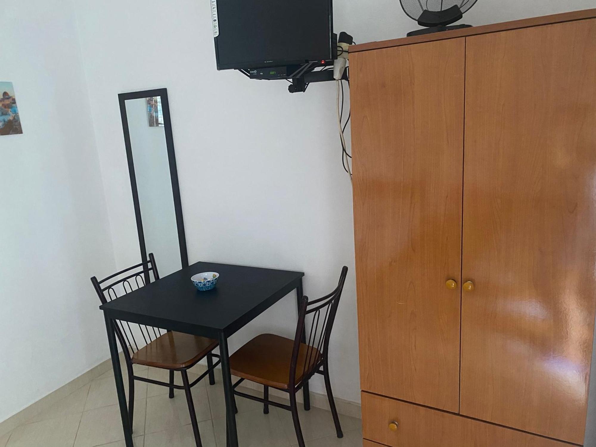Rexhos Studios Himare Bagian luar foto