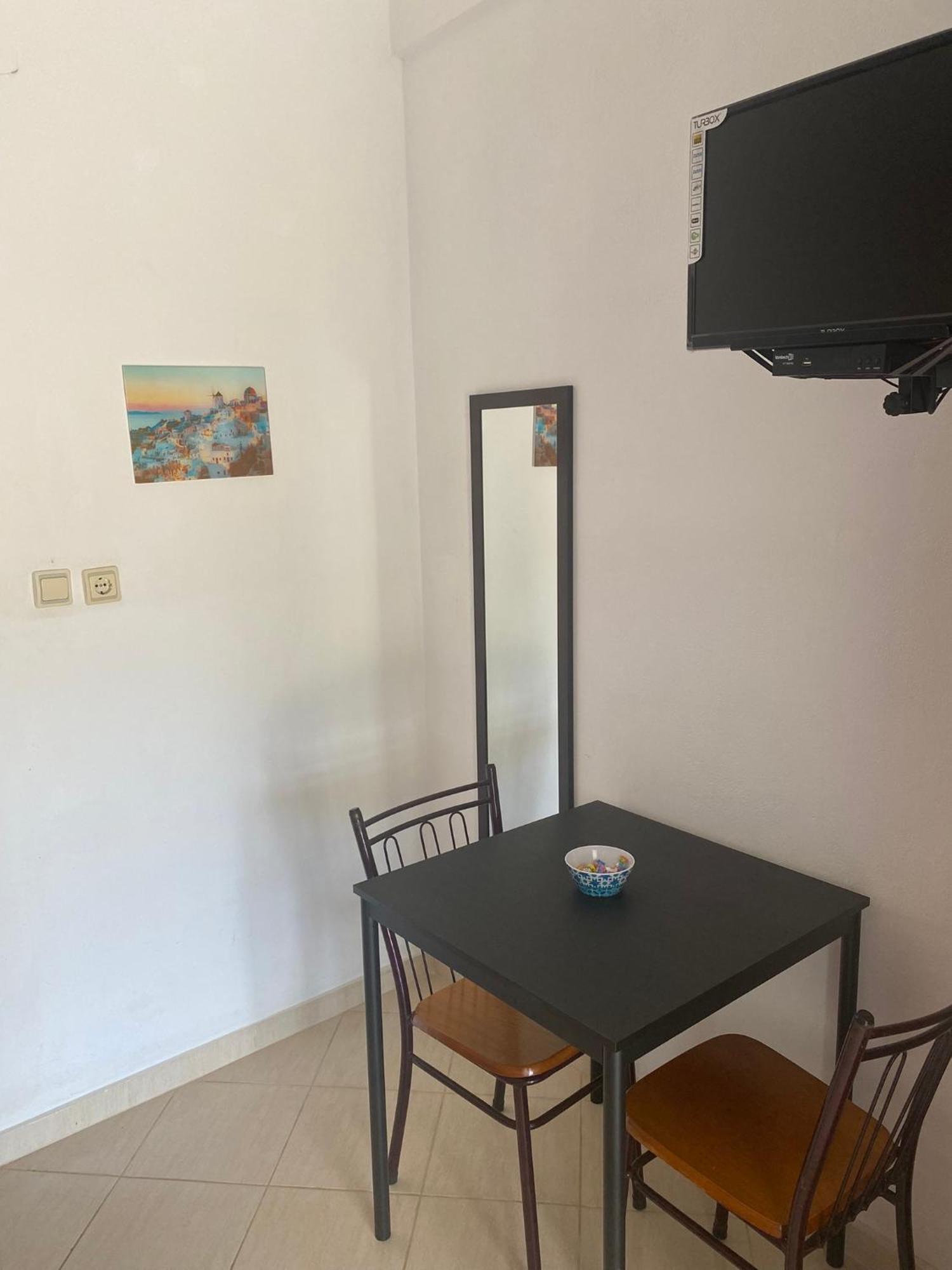 Rexhos Studios Himare Bagian luar foto