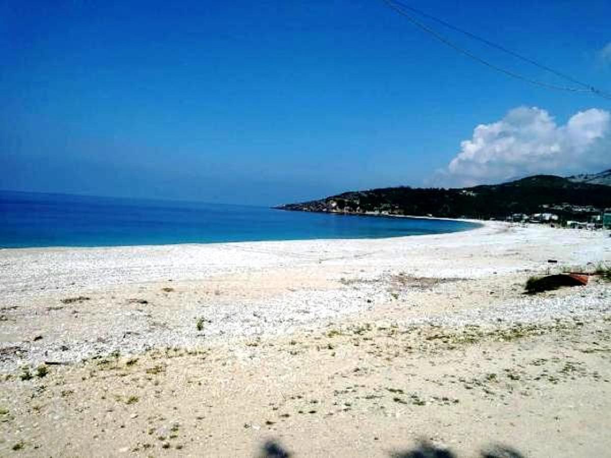 Rexhos Studios Himare Bagian luar foto