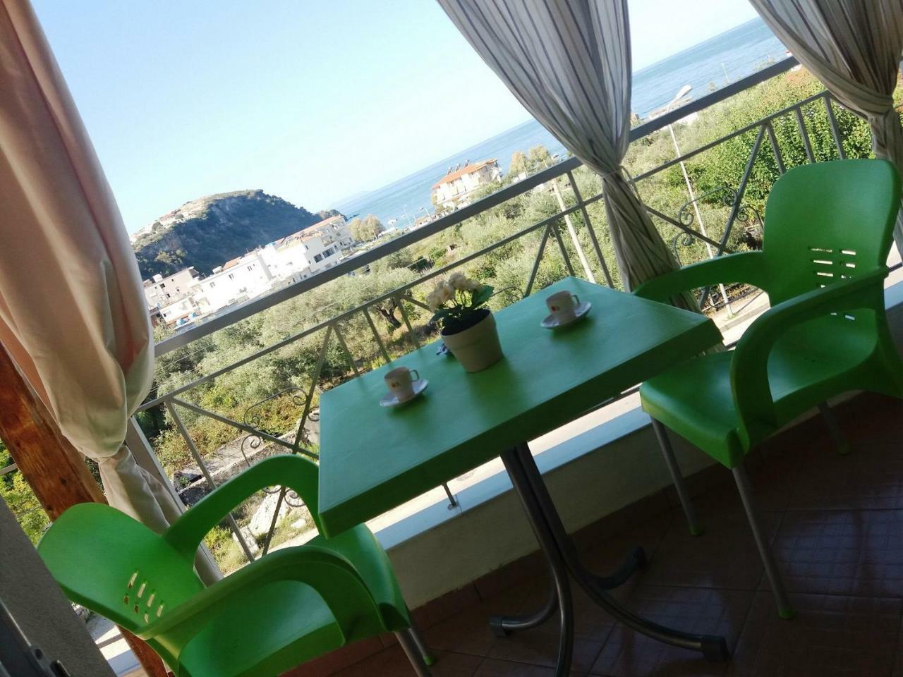 Rexhos Studios Himare Bagian luar foto