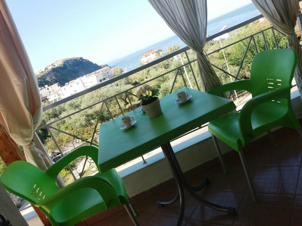 Rexhos Studios Himare Bagian luar foto